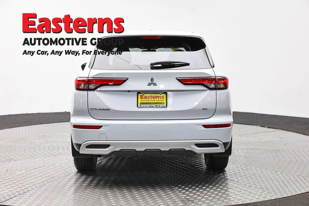 Used 2024 White Mitsubishi SE image 6