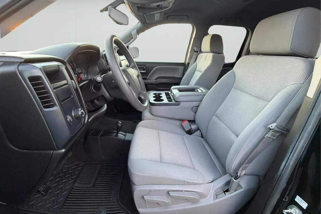 Used 2016 Black Chevrolet Custom image 17