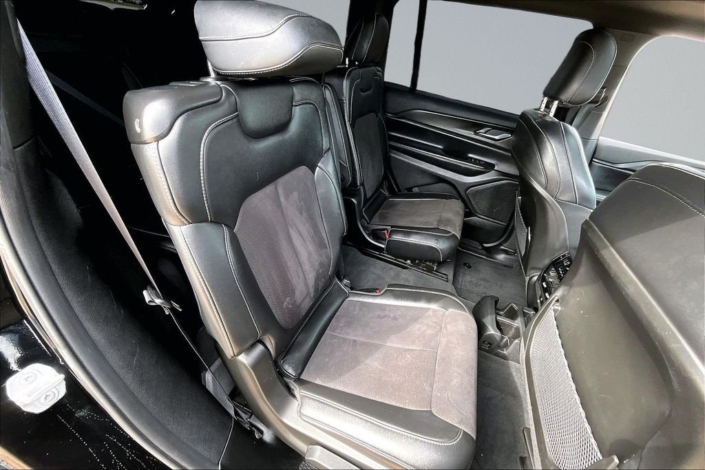 Used 2023 Black Jeep Altitude image 25