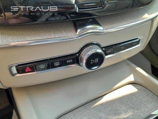 Used 2021 Crystal White Metallic Volvo Inscription image 24
