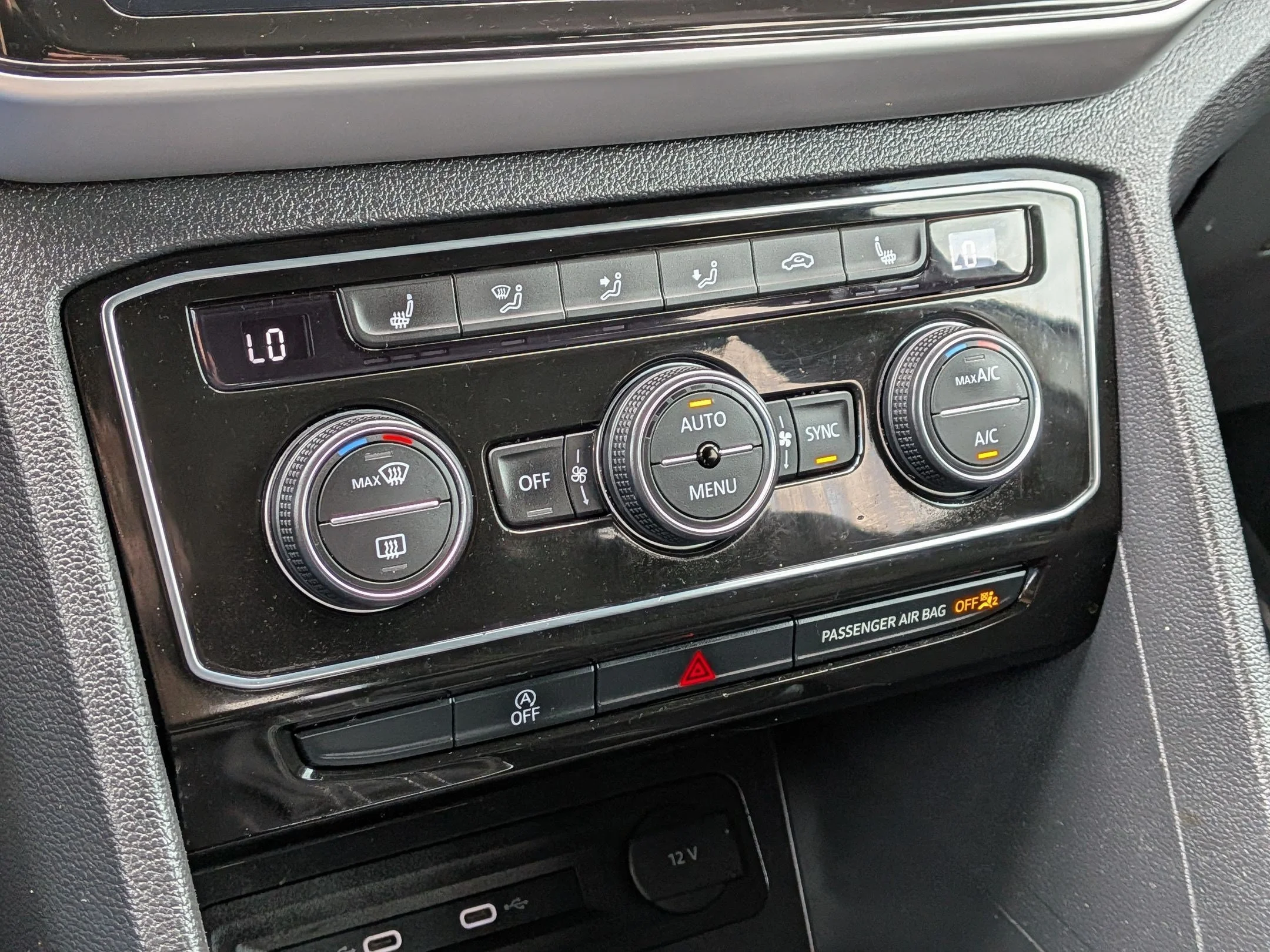 2022 Volkswagen Atlas Cross Sport SE w/Tech - Photo 23