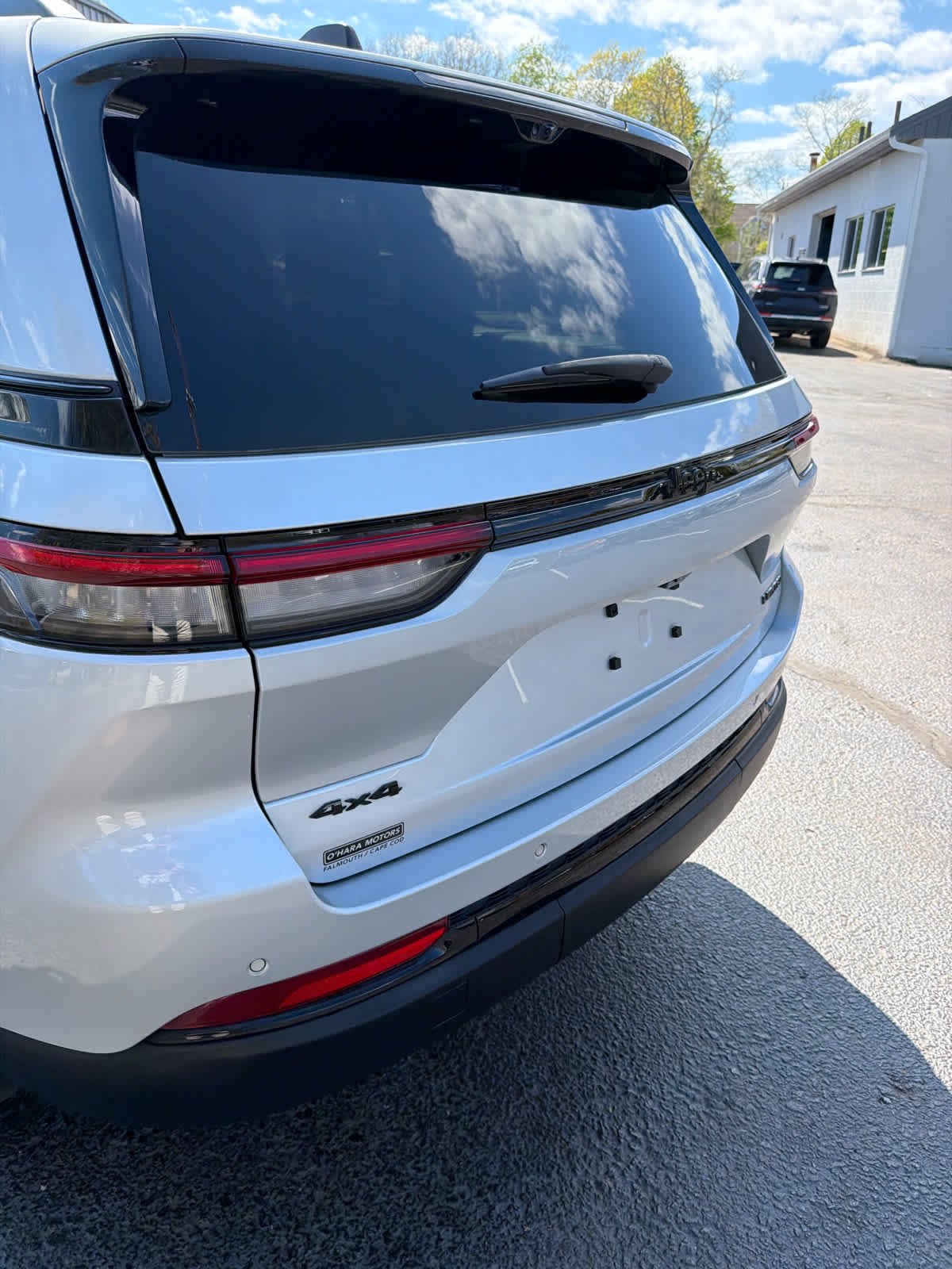 Used 2023 Silver Zynith Jeep Limited image 15