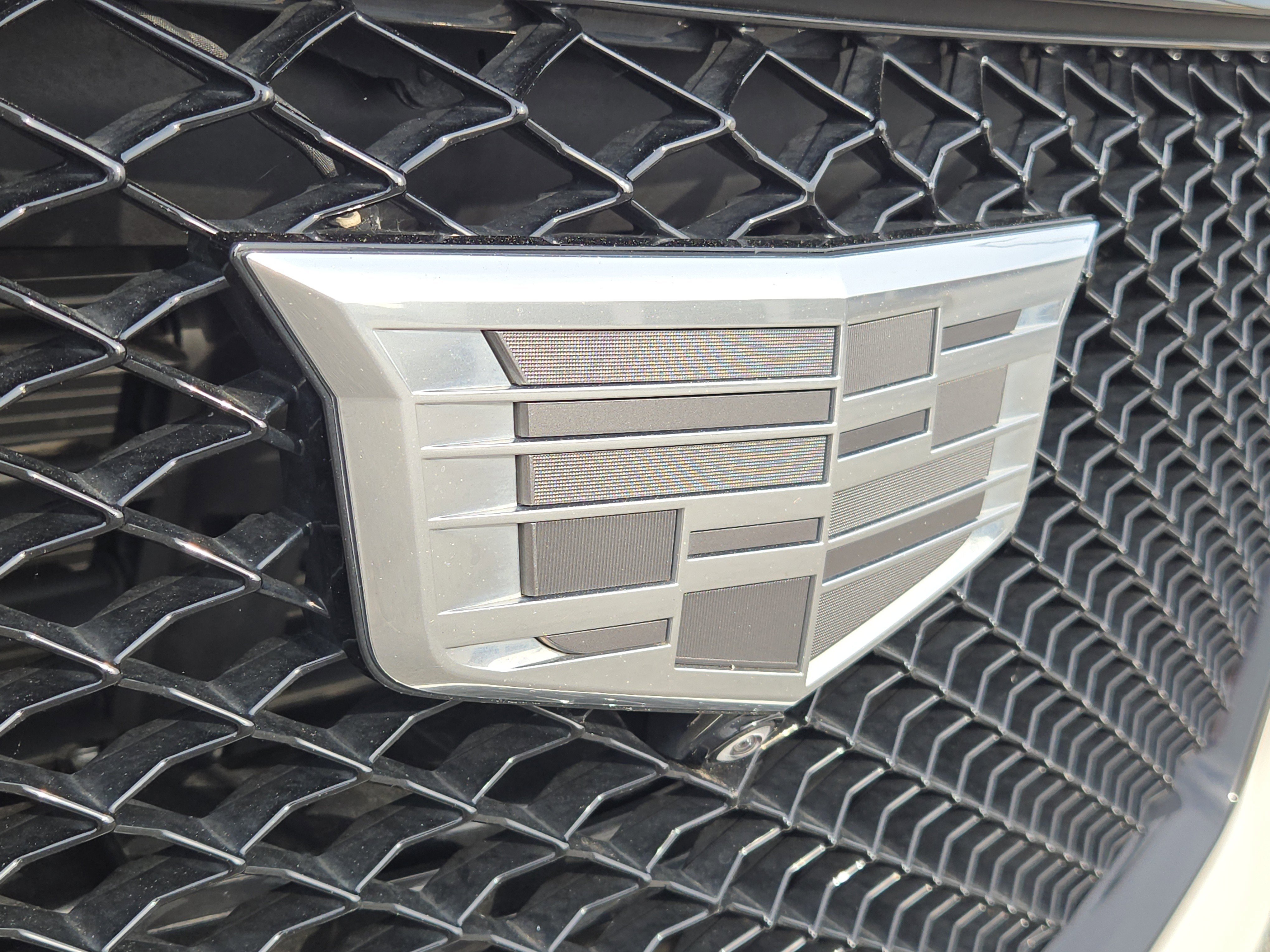 Used 2022 Crystal White Tricoat Cadillac Sport Platinum image 11