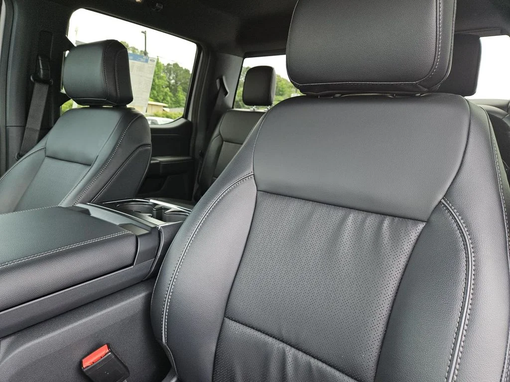New 2026 Oxford White Ford Lariat® image 25