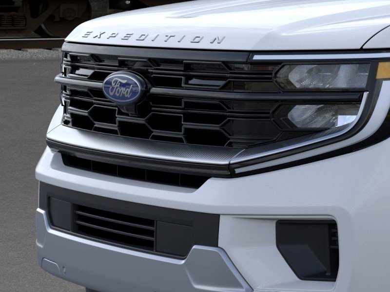 New 2026 Space Silver Metallic Ford Platinum image 17
