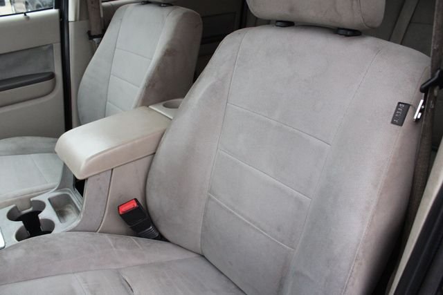 Used 2010 Black Ford XLT image 4