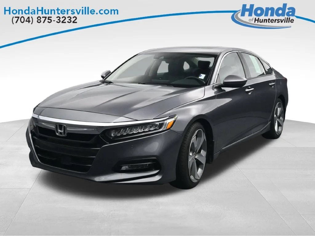 Used 2018 Modern Steel Metallic Honda Touring image 3