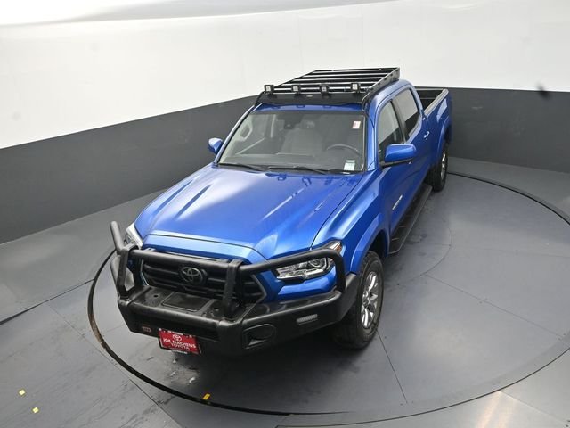 Used 2018 Blue Toyota SR5 image 25