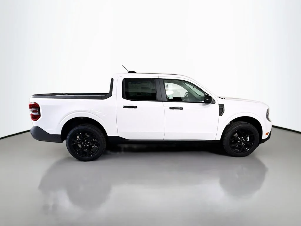 New 2026 Oxford White Ford XLT image 8