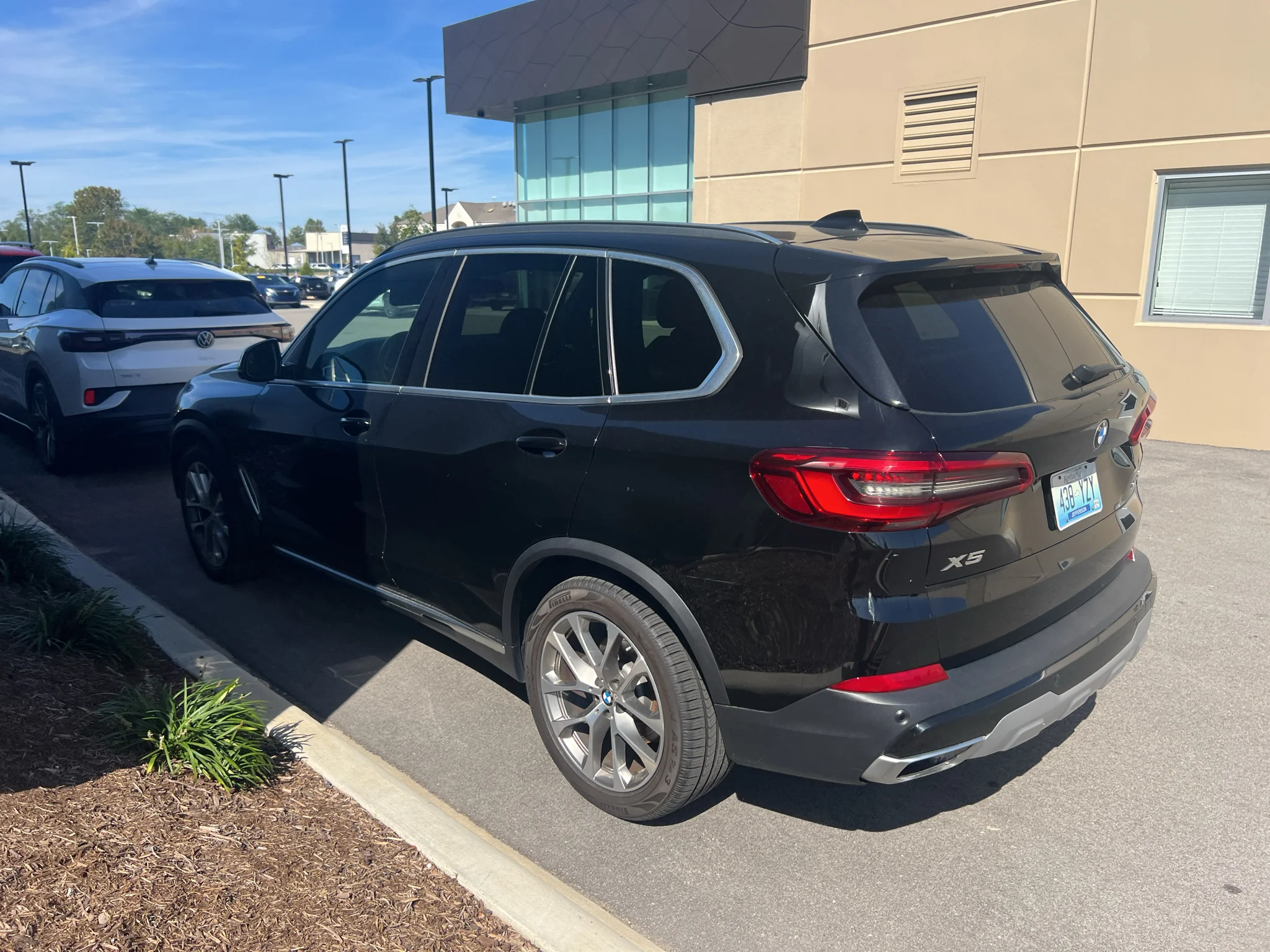 Used 2019 Jet Black BMW xDrive40i image 10