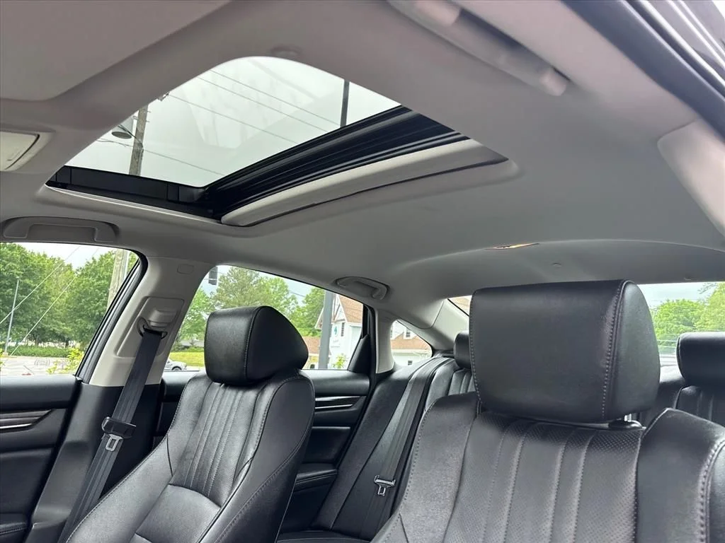 Used 2020 Gray Honda EX-L image 30