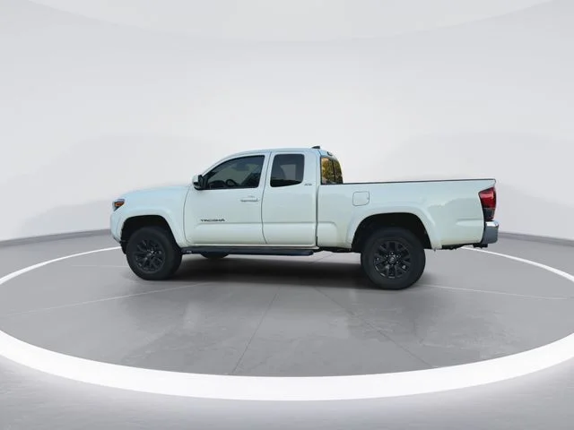 Used 2020 White Toyota SR5 image 6