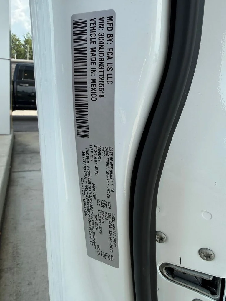 New 2026 Bright White Clear-Coat Exterior Paint Jeep Latitude image 27