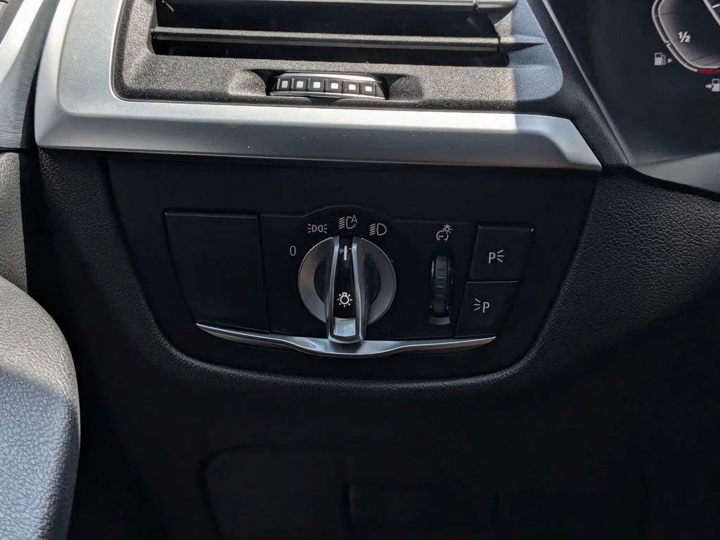 Used 2023 White BMW xDrive30i image 23