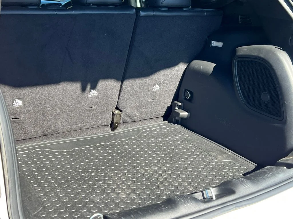 Used 2025 White Jeep Limited image 39