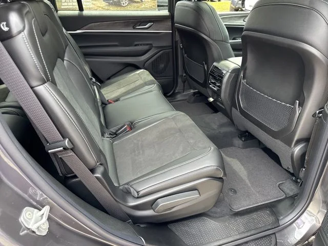 New 2026 Baltic Gray Metallic Clear-Coat Exterior Paint Jeep Altitude image 25