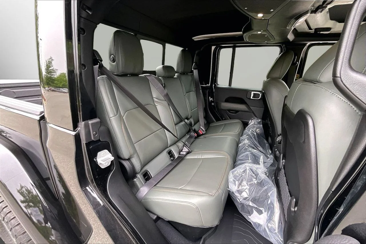 New 2026 Black Clear-Coat Exterior Paint Jeep Mojave X image 18