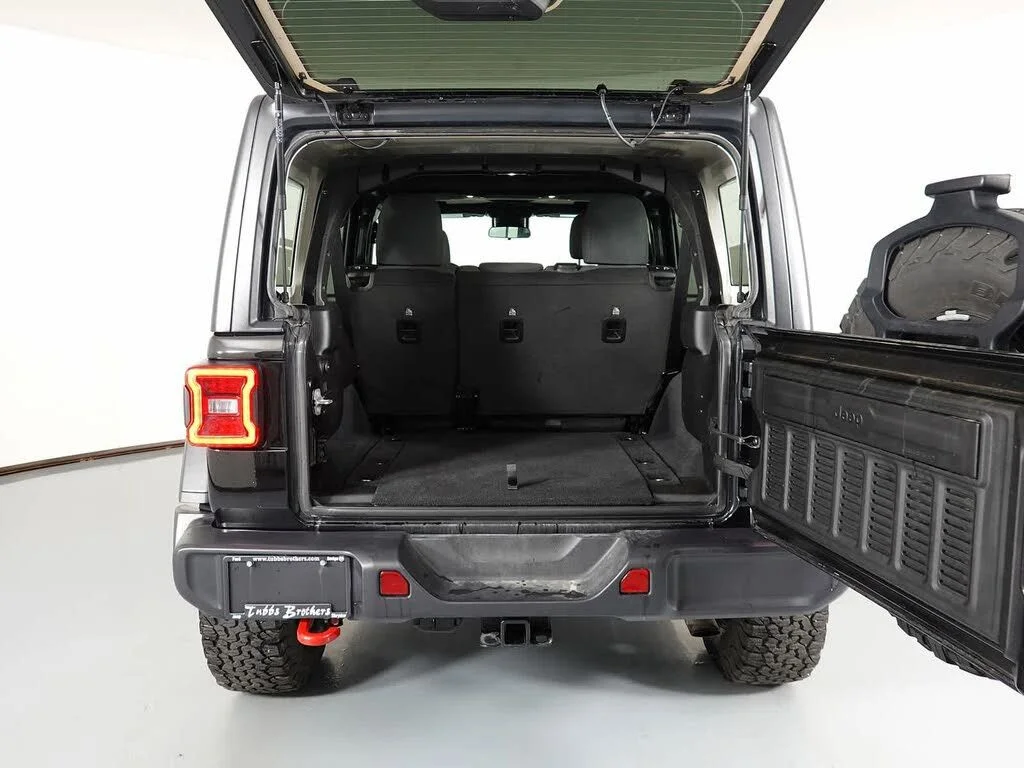 Certified Used 2025 Black Clearcoat Jeep Rubicon image 7