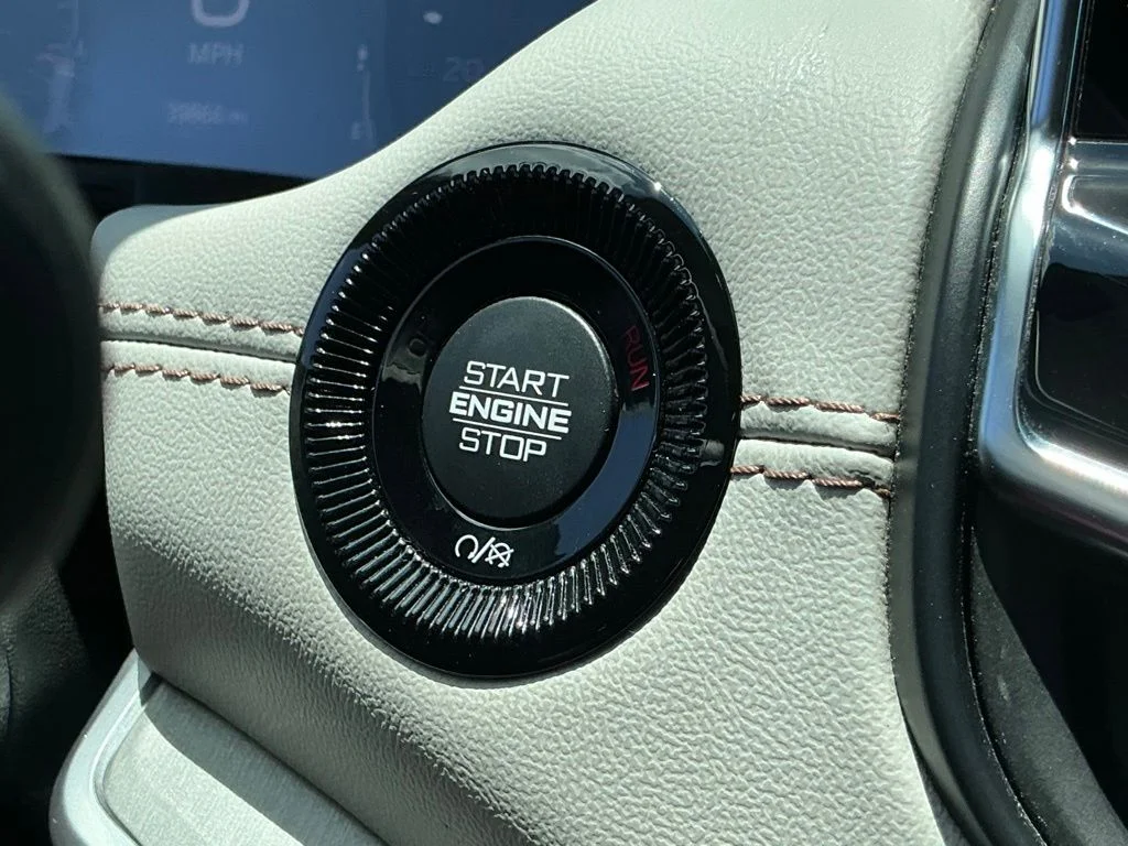 Used 2025 White Jeep Limited image 38