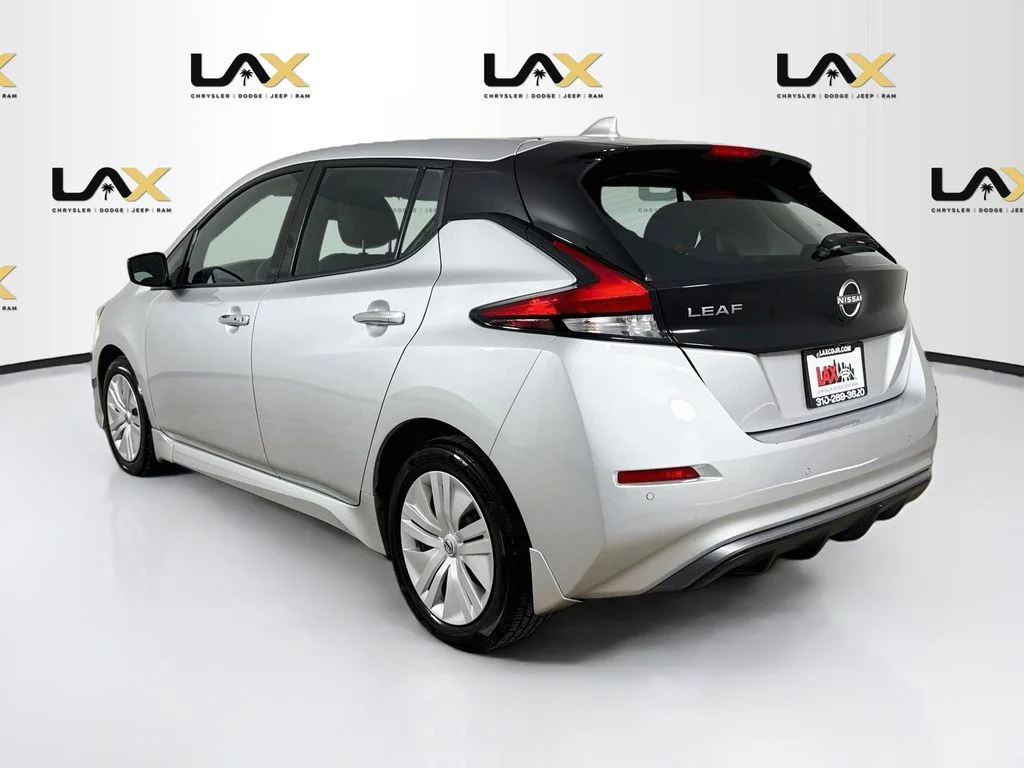 Used 2023 Silver Nissan S image 5