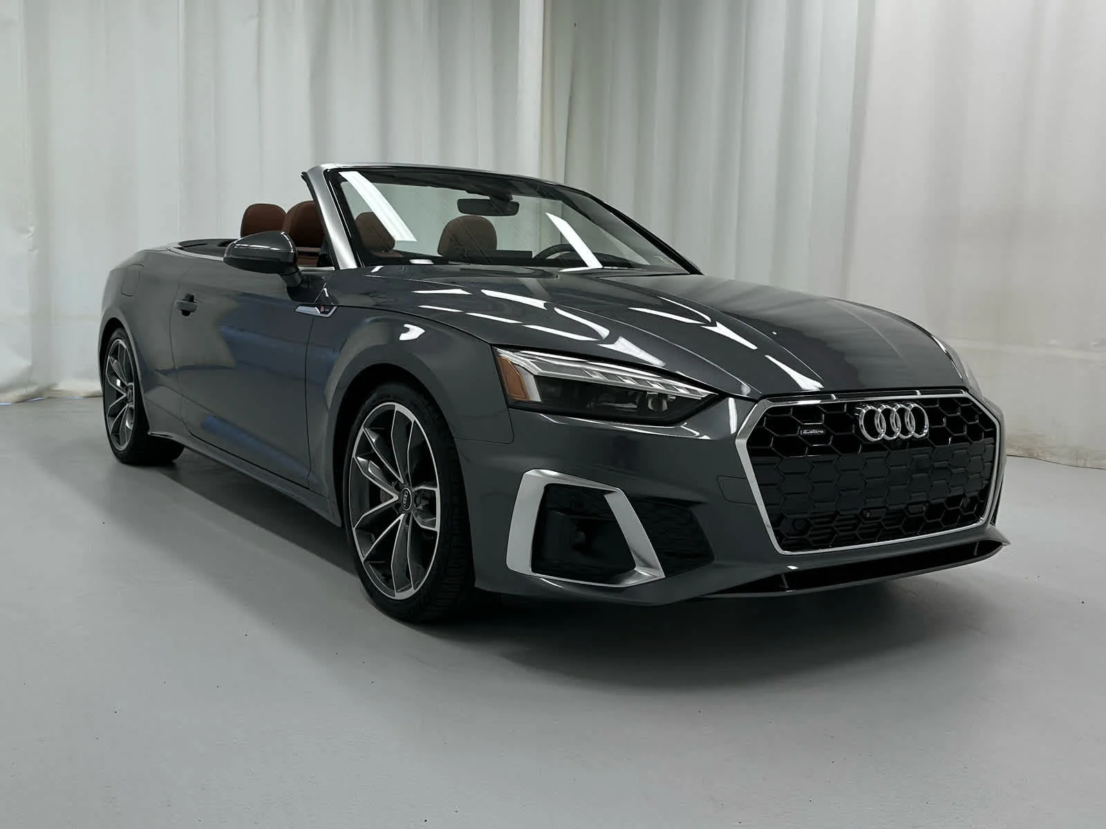 Used 2024 Daytona Gray Pearl Effect/Black Roof Audi S line Premium Plus image 2