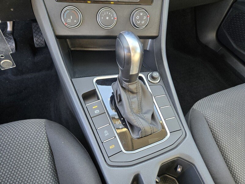 Used 2019 Pure White Volkswagen S AUTO W/SULEV image 22
