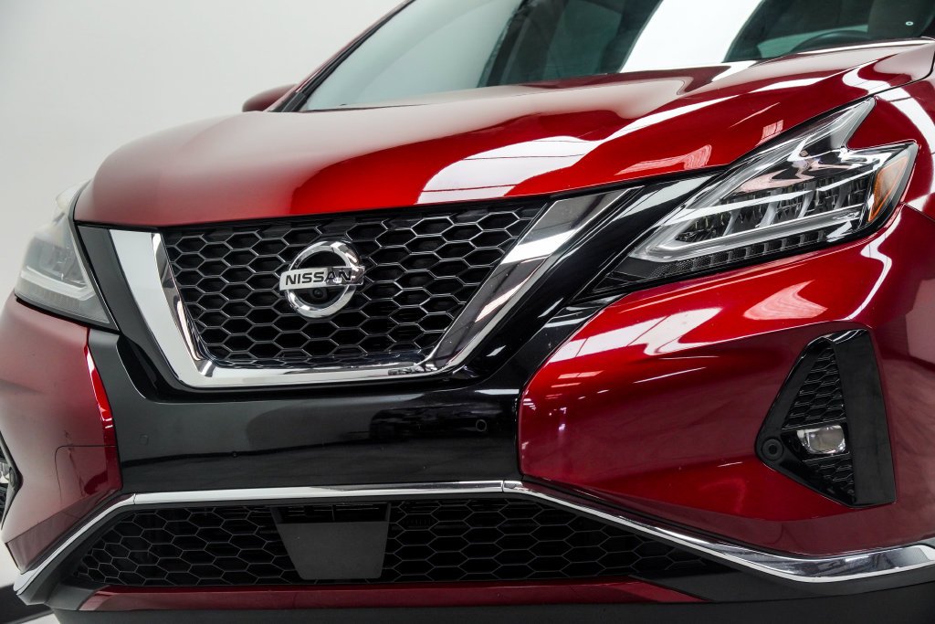 Used 2021 Red Nissan SV image 2