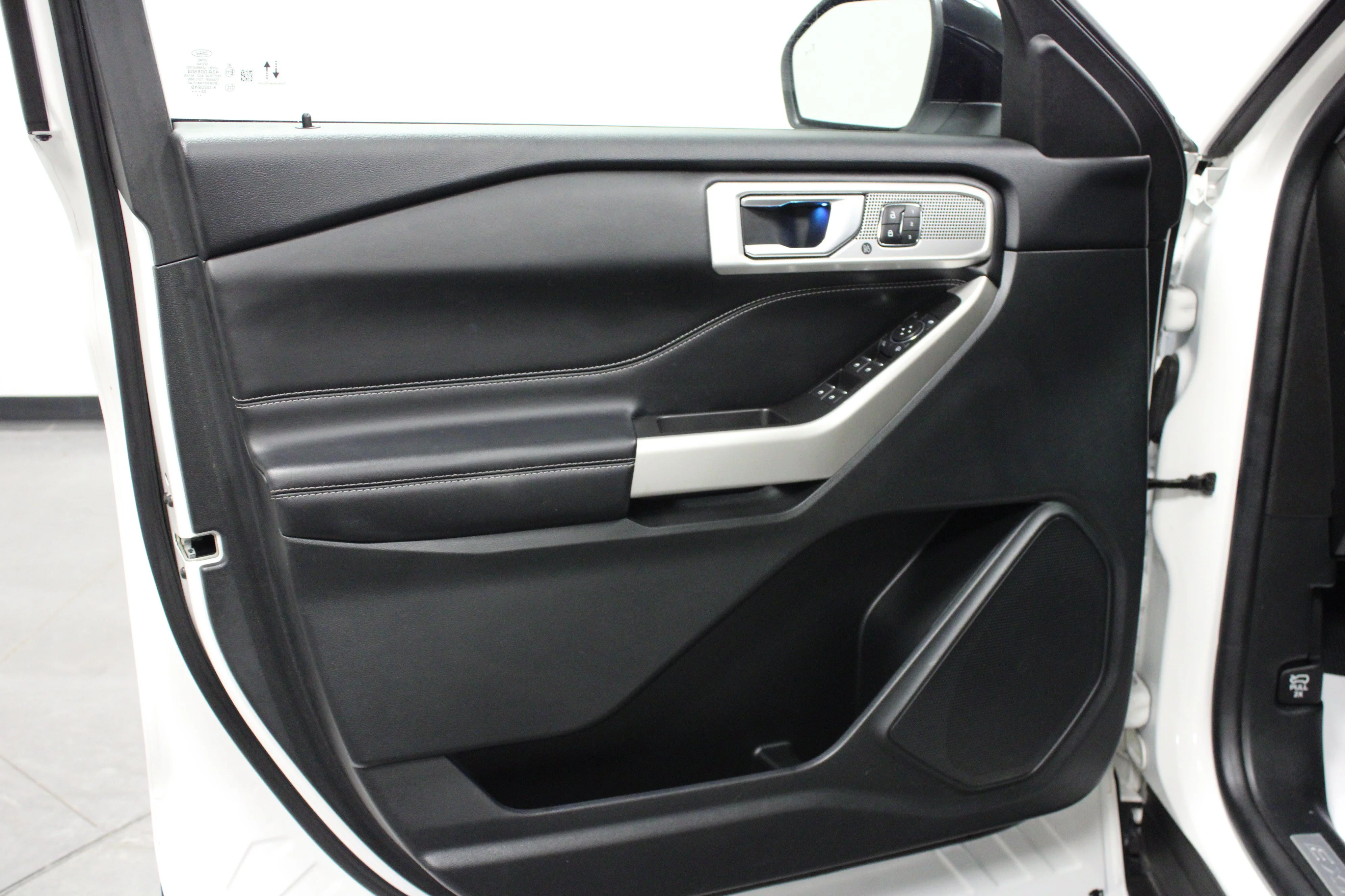 Used 2022 White Metallic Ford Limited image 11