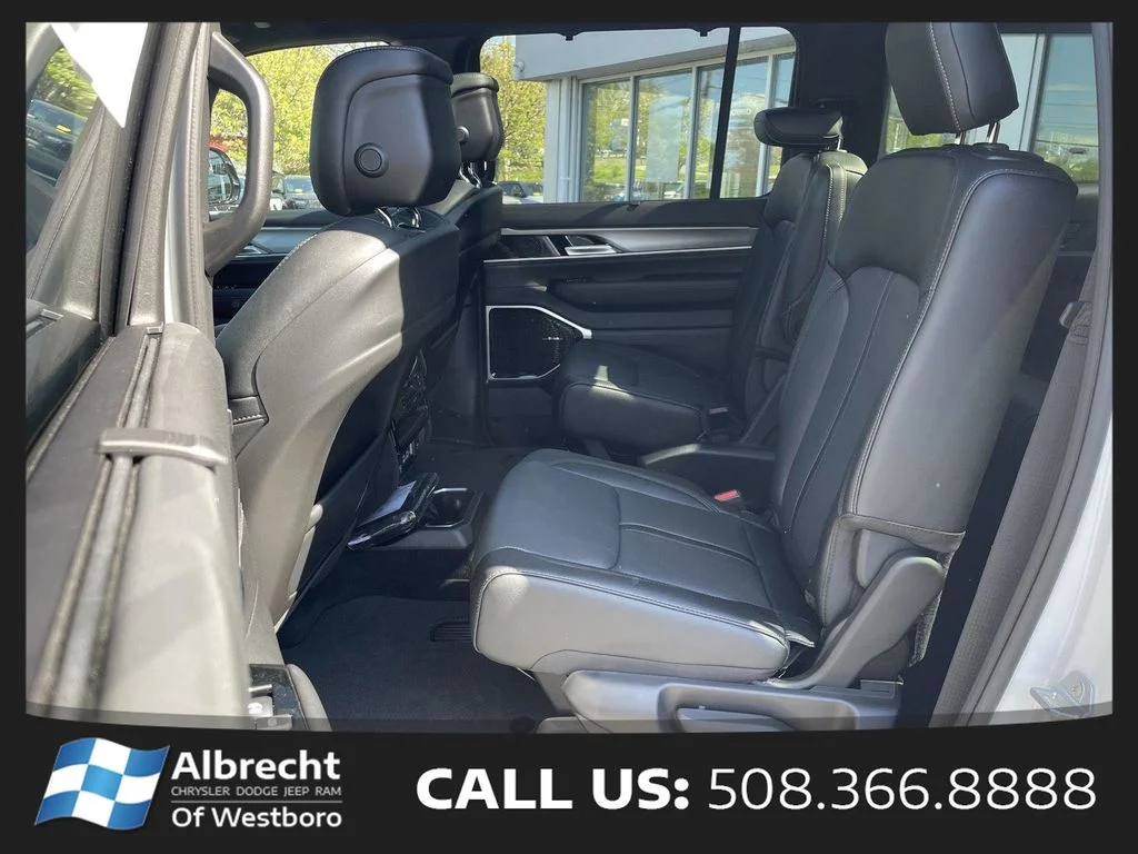 New 2026 Bright White Clear-Coat Exterior Paint Jeep Limited Reserve image 12