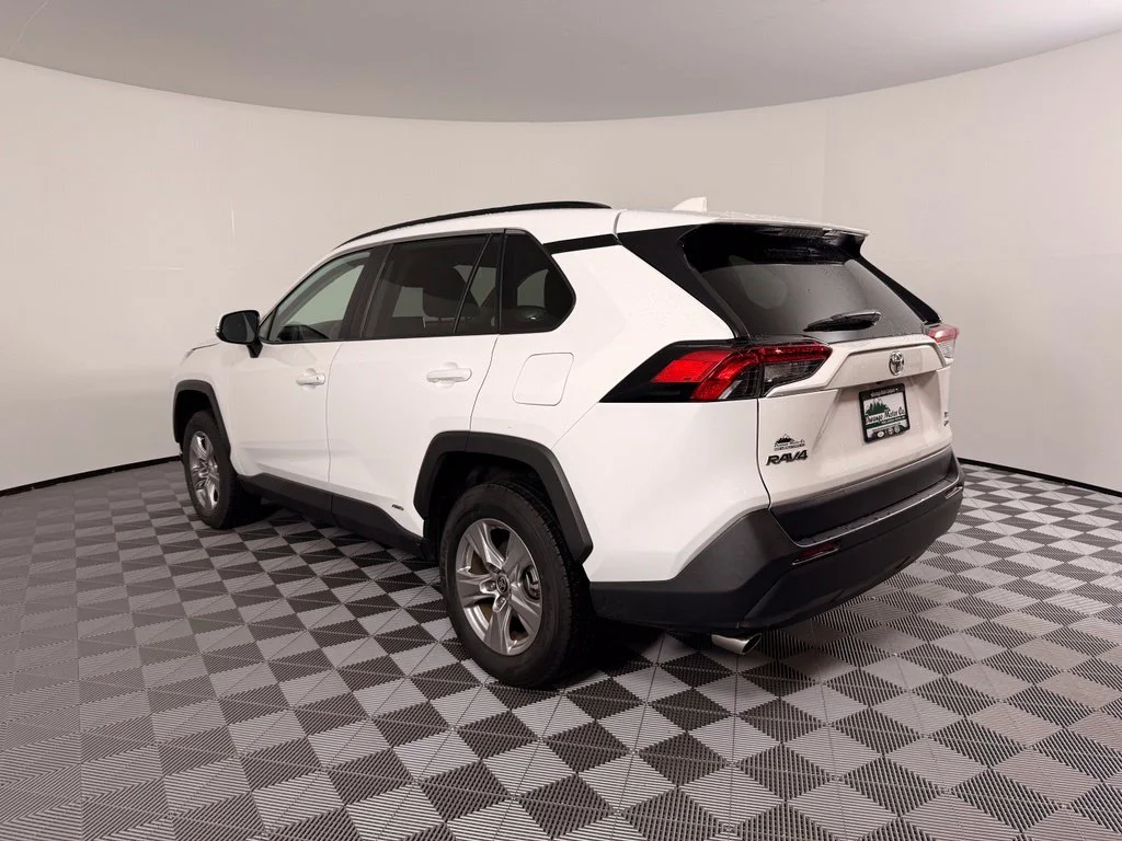 Used 2025 White Toyota XLE image 11