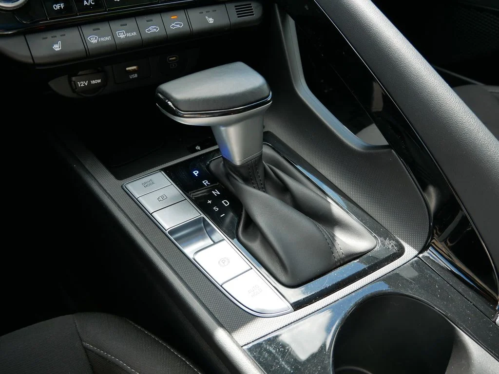 Certified Used 2025  Hyundai SEL Convenience image 23
