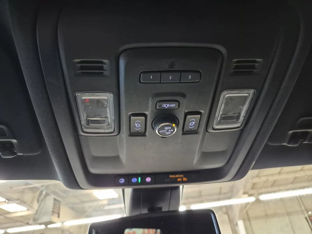 Used 2022 Iridescent Pearl Tricoat Chevrolet RST image 38