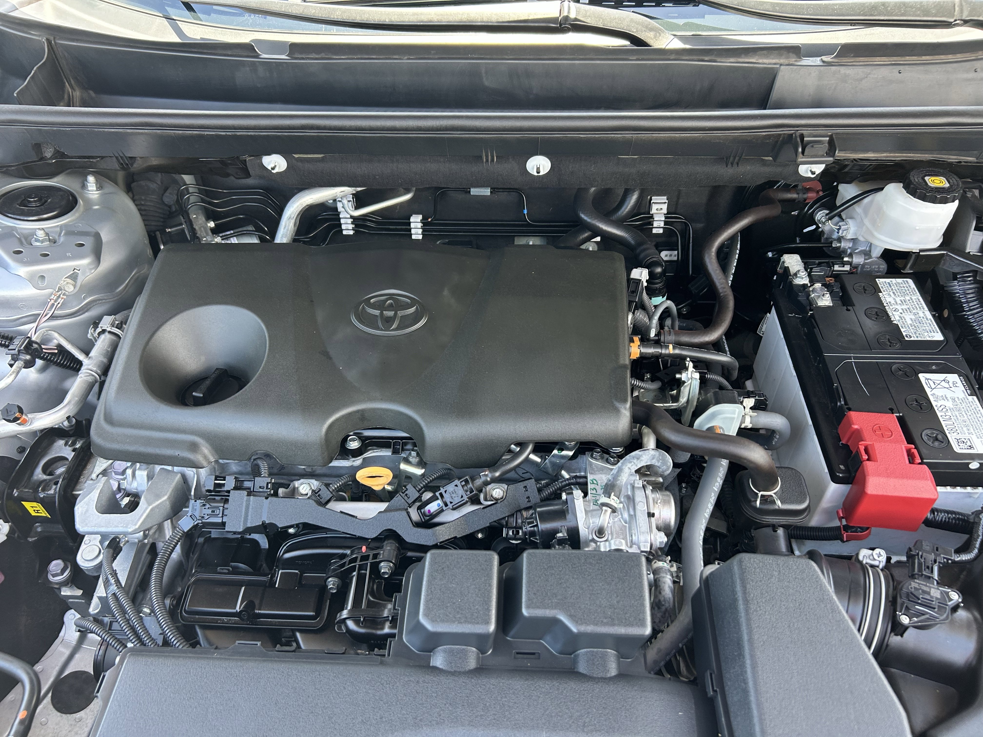 2025 Toyota RAV4 XLE - Photo 32