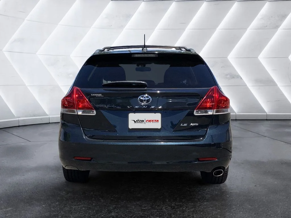 Used 2015 Gray Toyota LE image 5