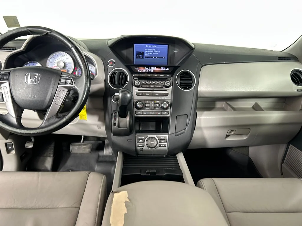 Used 2013 Black Honda Touring image 19