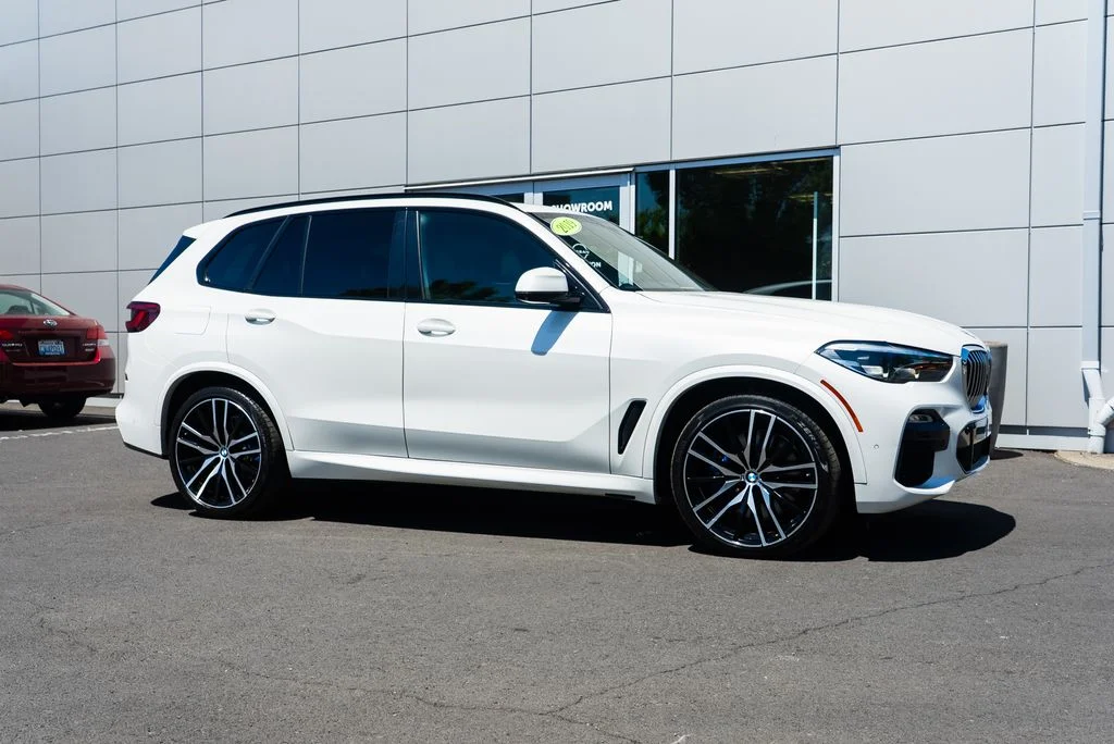 Used 2019 White BMW xDrive50i image 30