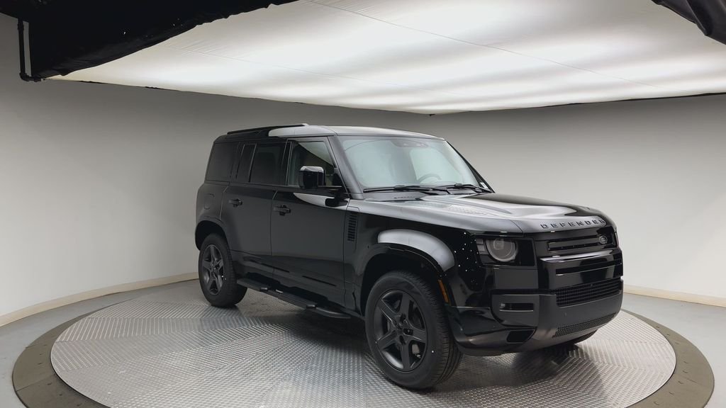 New 2026 Santorini Black Metallic Land Rover X-Dynamic SE image 8
