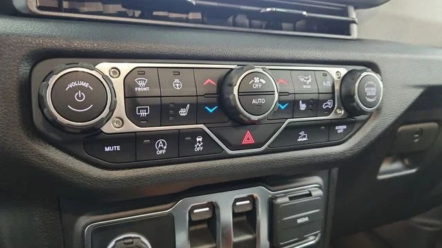 Used 2025 Gray Jeep Sport S image 21