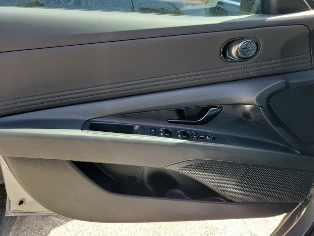 2025 Hyundai Elantra SEL - Photo 16