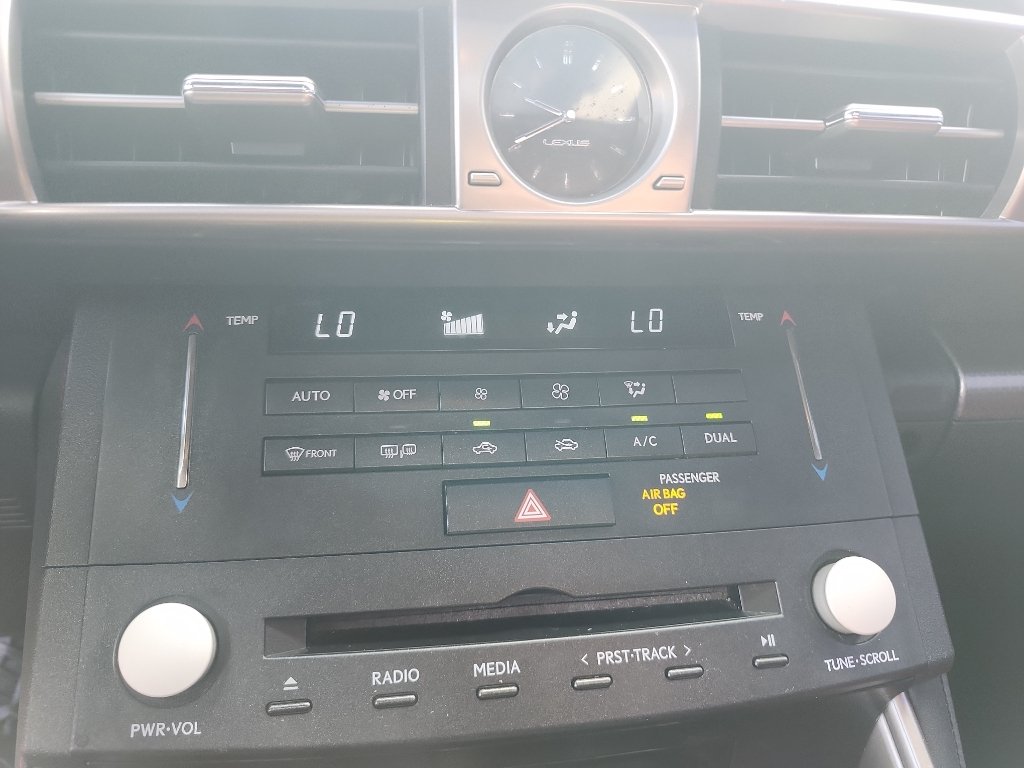 Used 2015 Starfire Pearl Lexus  image 21