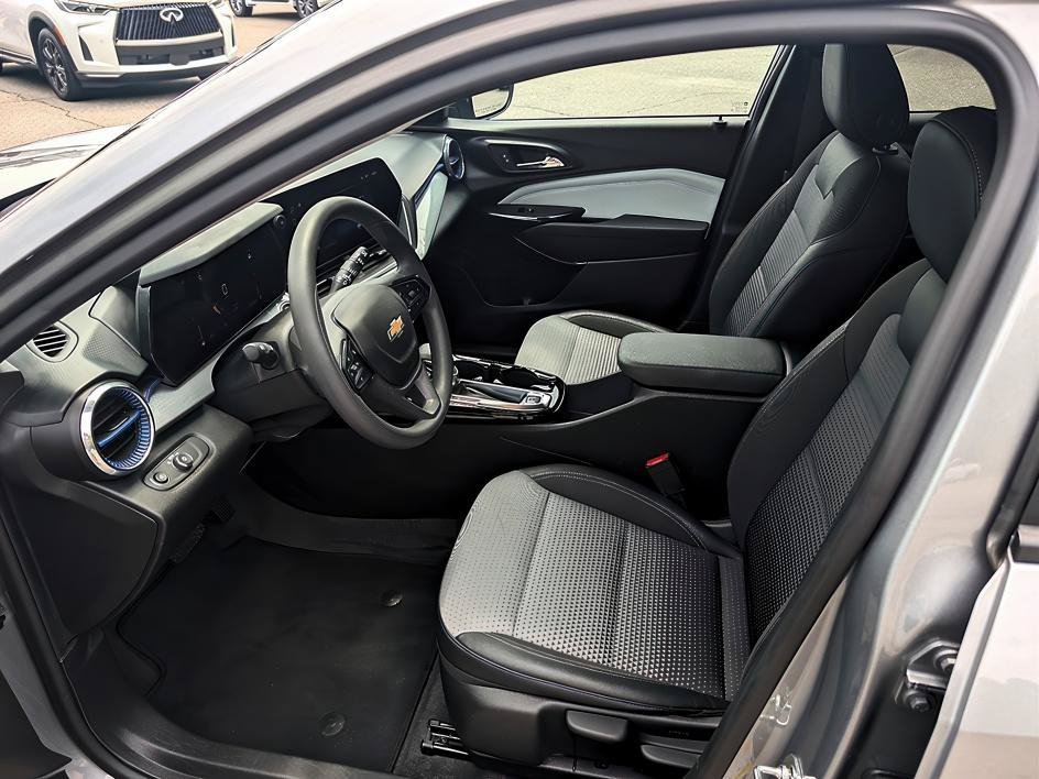 Used 2025 Sterling Gray Metallic Chevrolet LT image 10