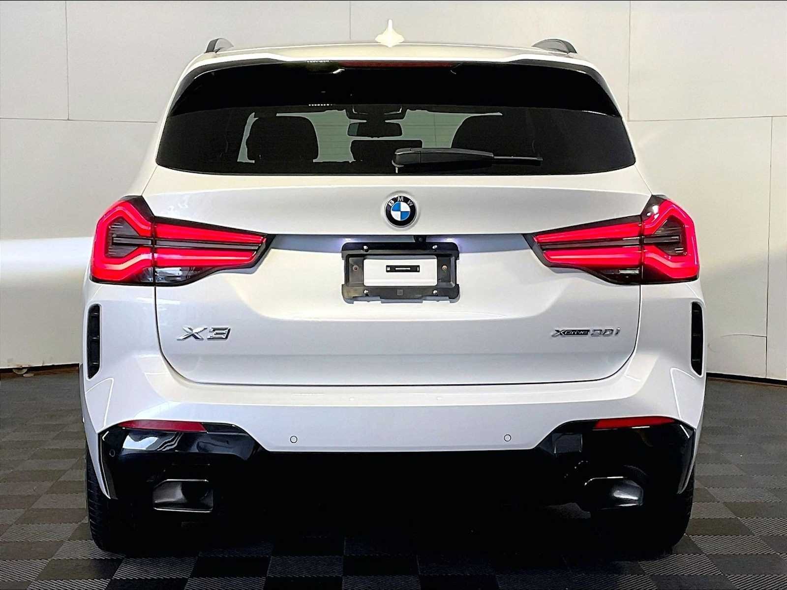 Used 2024 Mineral White Metallic BMW xDrive30i image 6