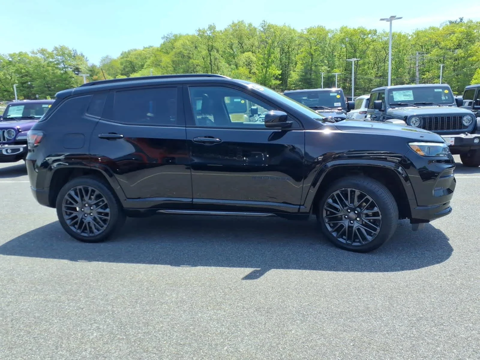 Certified Used 2022 Diamond Black Crystal Pearlcoat Jeep High Altitude image 6