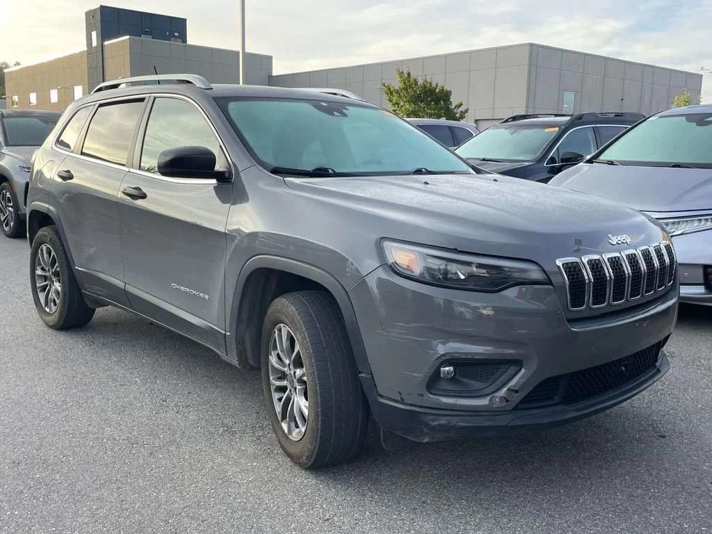 Used 2021 Sting-Gray Clearcoat Jeep Latitude Lux image 1