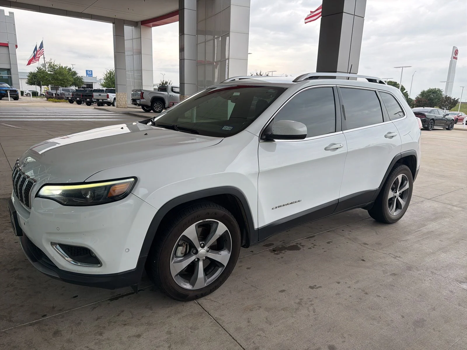 2019 Jeep Cherokee Limited's photo