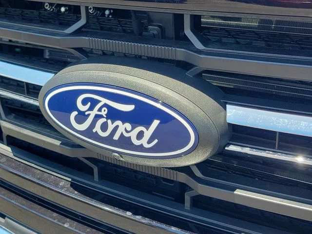 New 2026 Agate Black Metallic Ford XLT image 9