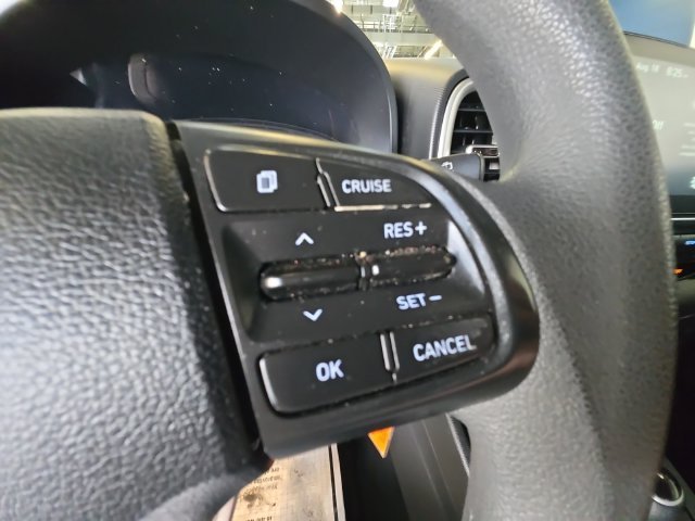 Used 2020 Silver Hyundai SE image 19