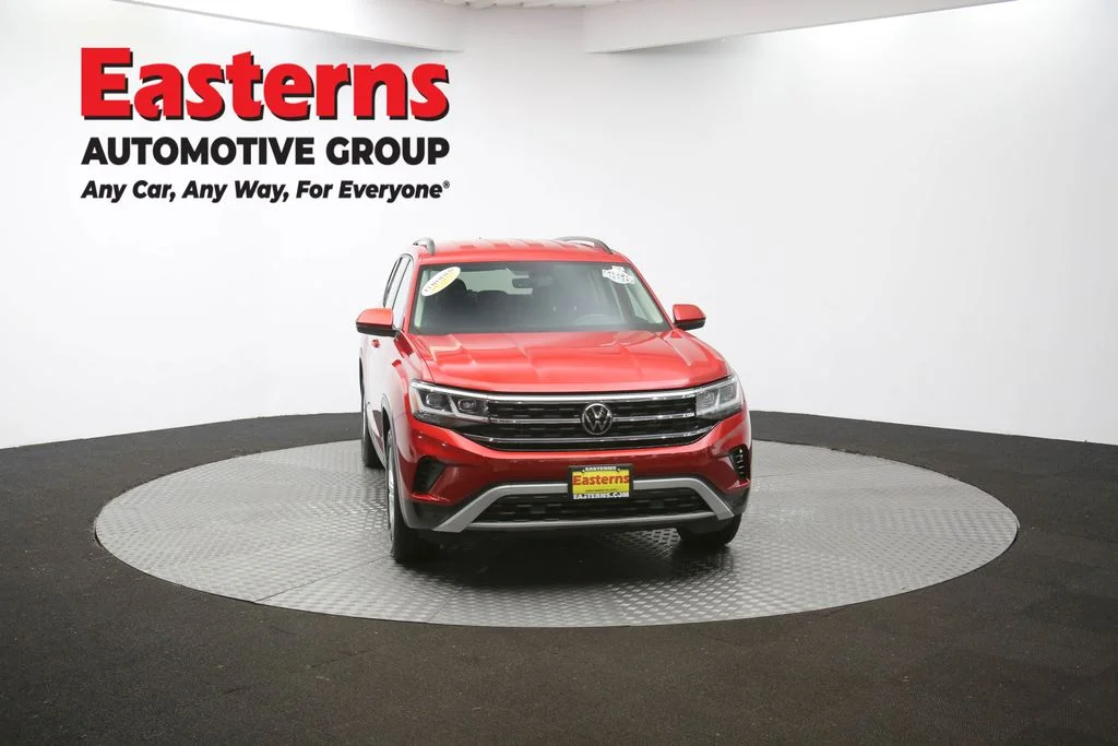 Used 2022 Red Volkswagen 3.6L V6 SE w/Technology image 47