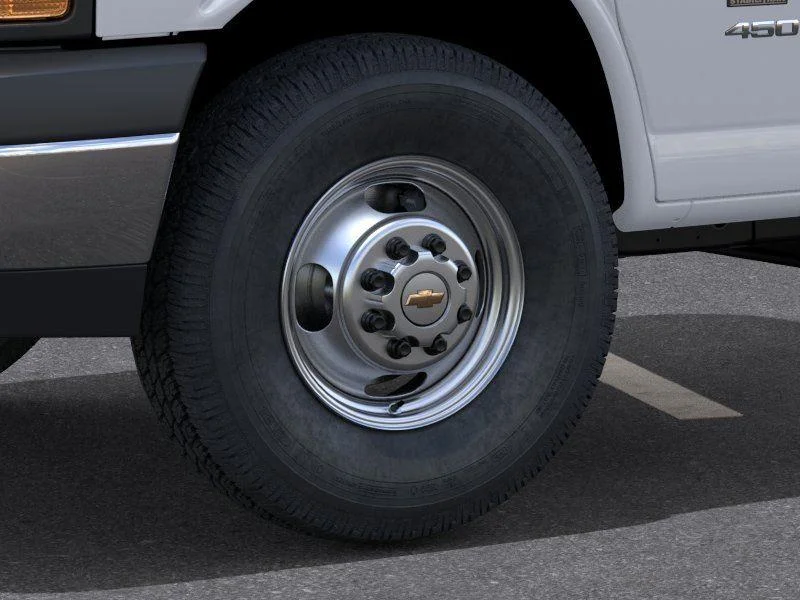 New 2026 Summit White Chevrolet 2WT image 9