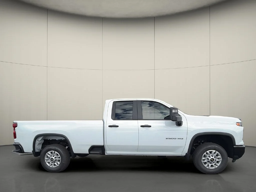 New 2026 Summit White Chevrolet WT image 8